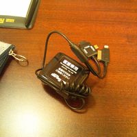 備え付けのケータイ充電器