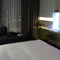 お部屋はちょっと暗め