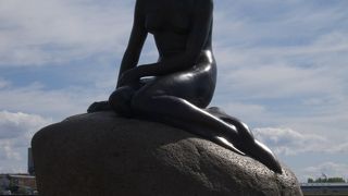 静かに佇む人魚姫