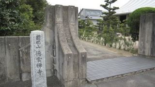 久留米絣祖・井上伝の墓