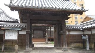 寺町入口に位置するお寺