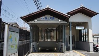 降りるともう薬師寺の山門はすぐです