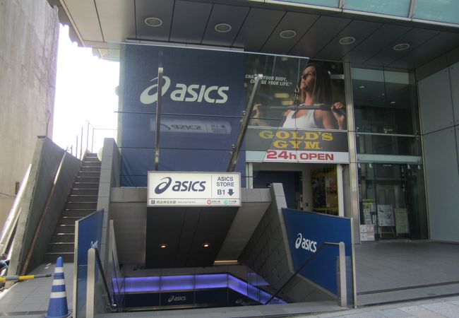 明治神宮前駅のそば