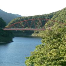 ダム湖百選に選定されている知明湖（ちみょうこ）
