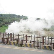 ぼこぼこ温泉が湧き出してます