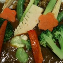 ルーが少なくて皿から5ミリくらいの盛り