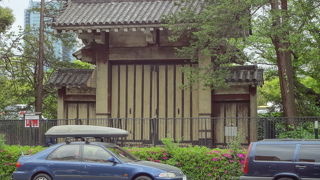 御成門交差点にはありません