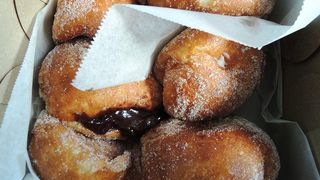 レンタカーで向かったのは…