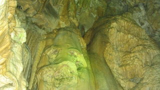 大規模な鍾乳洞