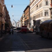 共和国広場とベネチア広場を結ぶ通り