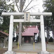 公園内の神社