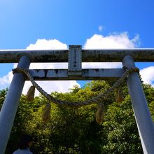 島内の神社。