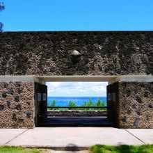 靖国の方向を向いているそうです。