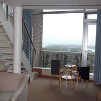 メゾネットタイプの客室室内と眺望