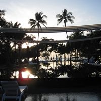 一番大きなプールはビーチ沿い