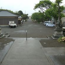 広い境内・参道
