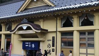 洞窟があります。