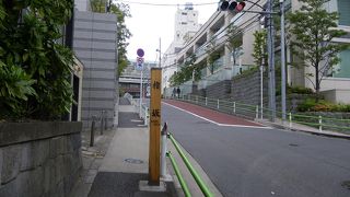 山口藩毛利邸の檜の木にちなんで付けられた坂