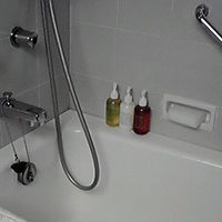 ハンドシャワー、プロヴァンス風シャンプーとコンディショナー