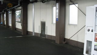 改札内にマッサージ屋さんが