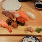 寿司、うどんが食べられる和風カフェ