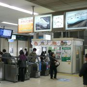 長尾街道に沿って発展した地域の駅、ＪＲ堺市駅（さかいしえき）