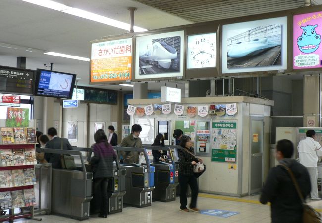 長尾街道に沿って発展した地域の駅、ＪＲ堺市駅（さかいしえき）
