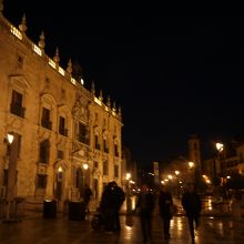 夜は結構暗いです