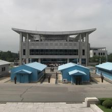 向こう側にいるのは韓国からの観光客