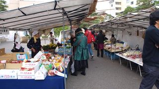 高山朝市 新鮮な野菜と果物。雰囲気最高。