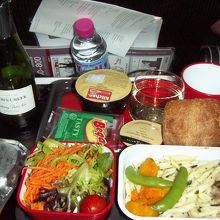 機内食。メインディッシュはラム肉です