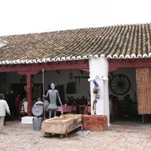 ドライブインの前のドンキホーテ