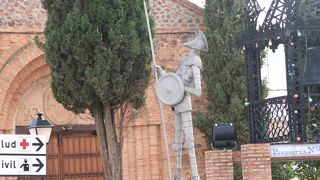 ラ・マンチャ地方と言えば　ドンキホーテと風車でしょう