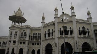 ムーア建築の雰囲気いい駅