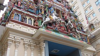 ド派手なヒンドゥー寺院
