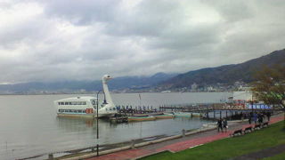 諏訪湖沿いのお楽しみが多い公園