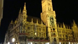 高さ８５メートルの塔があります