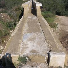 一番上の水路です。幅1メートルほど。