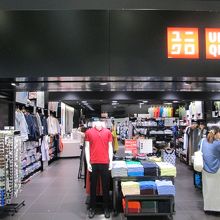 ユニクロ (成田空港第2ビル店)