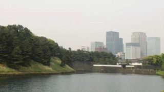 霞が関二丁目にある警視庁前の道路から桜田門に入る土橋