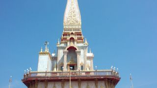 タイ☆広い敷地と色彩豊かなタイらしい寺院