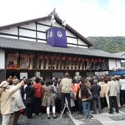 江戸時代からの芝居小屋です。