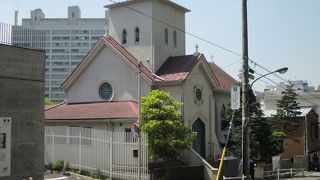 赤い屋根の教会