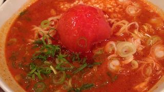 トマト丸ごと一個乗ってます