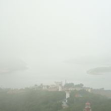 雨の旅順港でした。