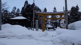 三輪神社 --- 国重文の建物なのに、積雪で近寄れない・・・秋田の冬は本当に侮れません！