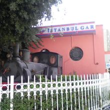 駅舎よこにあるＳＬ