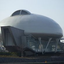 これを見て気にならないほうがおかしい。謎の建物発見！