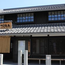 つる亀庵さんの２階のカフェです。