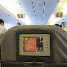 テレビモニターも各座席にあった